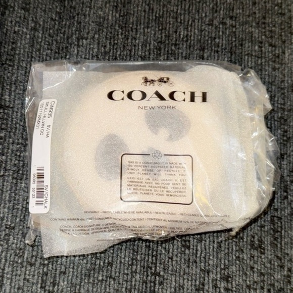 Coach Halloween Skull Coin Card Case in Chalk White Crossgrain Leather NWT - Picture 4 of 10